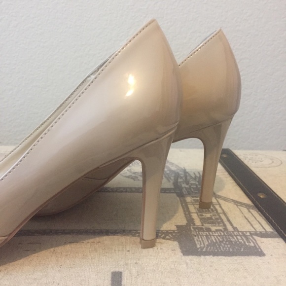 Patent toe beige heels - Picture 4 of 5